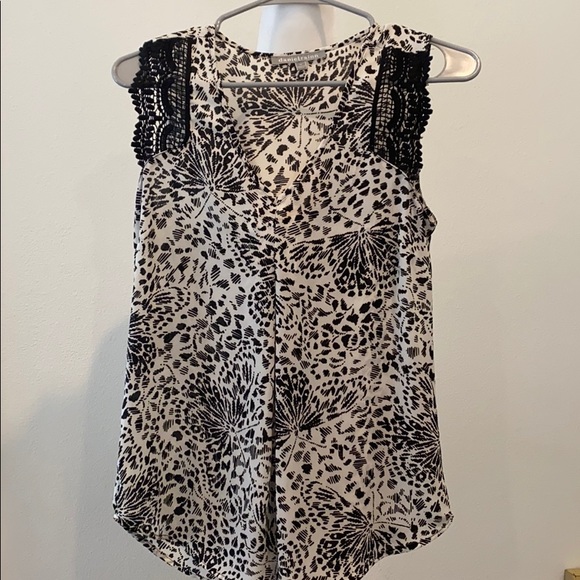 Daniel Rainn Tops - Black/white sleeveless lace blouse, dress shirt